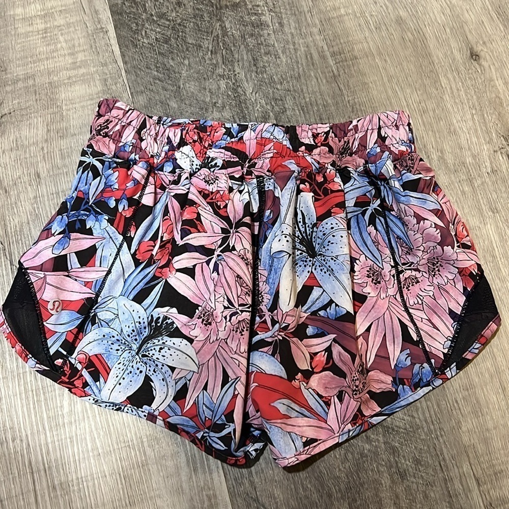 🛍️BOGO FREE Lululemon Hotty Hot Lush Lillies Multi Black size 2 - Picture 4 of 11